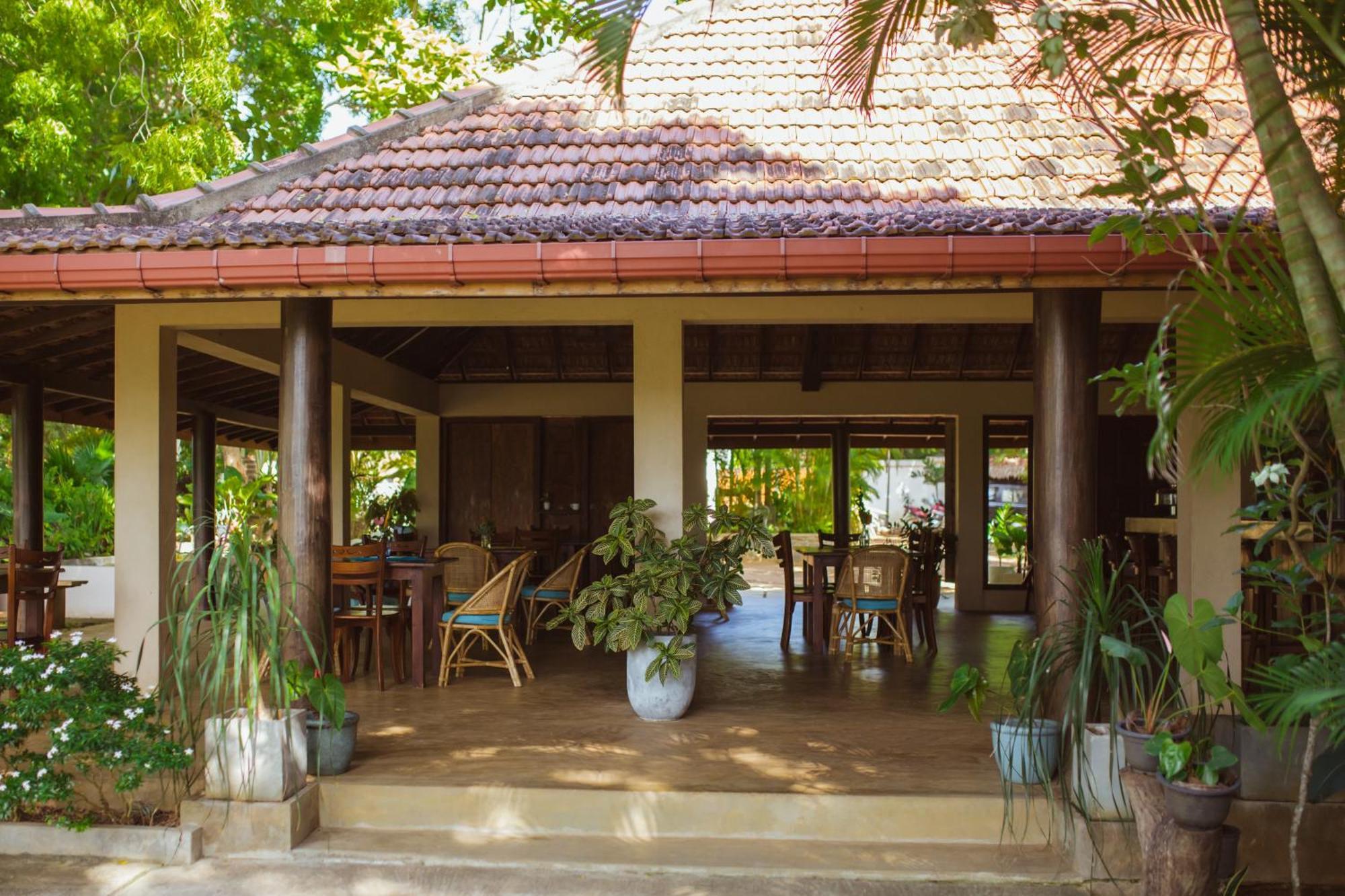 Omia Hotel Tangalle Exterior foto